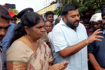 தனியாா் பேருந்து உாிமையாளா்கள் சங்க போராட்டத்திற்கு தீர்வு வழங்கப்படும் : ஆளுநர் சார்ள்ஸ் உறுதி