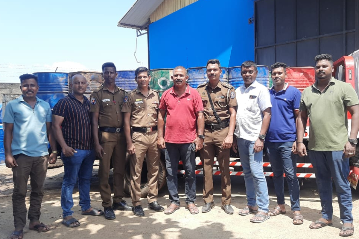 யாழ்ப்பாணத்தில் பாரியளவான எரிபொருள்கள் மீட்பு | Large Fuel Haul Recovered In Jaffna யாழ்ப்பாணத்தில் பாரியளவான எரிபொருள்கள் மீட்பு | Large Fuel Haul Recovered In Jaffna