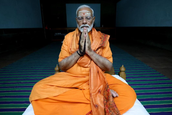 காவி உடையில் பிரதமர் மோடி ; வைரலாகும் புகைப்படங்கள்! | Pm Modi In Saffron Viral Photos