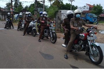 யாழில்  பயணத்தடை அமுல்ப்படுத்தப்பட்டள்ள வேளை பொலிஸார் மேற்கொண்டுள்ள நடவடிக்கை!