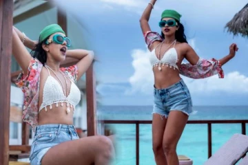 கடற்கரை அழகில் கவர்ச்சி உடையில் தெறிக்கவிட்ட அமலாபால்! வைரலாகும் புகைப்படம்