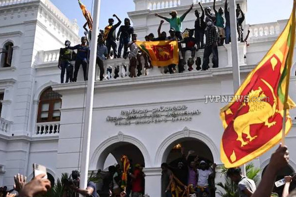 நாடாளுமன்ற உறுப்பினர்கள் மீது கடும் சீற்றத்தை வெளியிட்ட ஓமல்பே தேரர்! | Omalbe Therare Released A Lot Of Anger On The Mps
