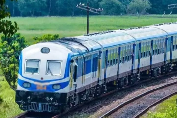 இருவேறு இடங்களில் ரயிலில் மோதி இருவர் உயிரிழப்பு