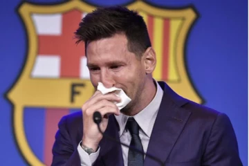 பார்சிலோனா அணியில் இருந்து விடைபெற்ற லியோனல் மெஸ்ஸி.. கட்டுப்படுத்த முடியாமல் கண்ணீர்விட்டு அழுதார்!