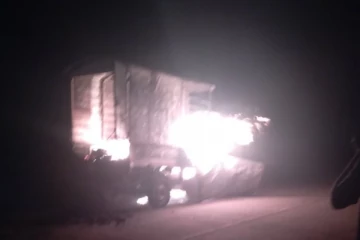 மன்னாரில் திடீரென தீப்பற்றி எரிந்த வாகனம்