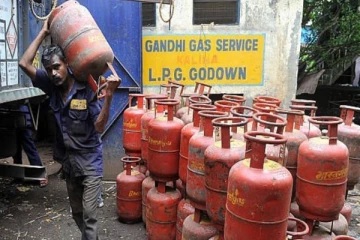 பெட்ரோல், டீசலை தொடர்ந்து சமையல் சிலிண்டர் விலையும் உயர்ந்தது! மக்கள் அதிர்ச்சி!