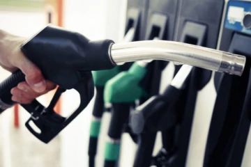 இரு எரிபொருள் நிரப்பு நிலையங்களில் ஊழியர்களுக்கு காத்திருந்த அதிர்ச்சி; சந்தேக நபர்கள் யார்?