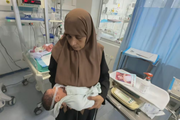 காசாவில் பிறக்காத சிசுவின் உயிரை மீட்ட மருத்துவர்கள் | Premature Baby Gaza City Israeli Strike