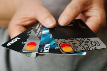 ATM மெஷினில் உங்களது ஏடிஎம் கார்டு சிக்கிக் கொண்டதா? உடனே இதை செய்தால் போதும்