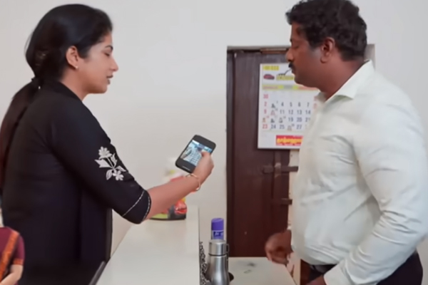 Ethirneechal: மீண்டும் நீலாம்பரியாக வந்திறங்கிய அறிவுக்கரசி... வெறித்தனமான செயலால் ஆடிப்போன குடும்பம் | Ethirneechal Arivukarasi Again Entry Family Shock Ethirneechal: மீண்டும் நீலாம்பரியாக வந்திறங்கிய அறிவுக்கரசி... வெறித்தனமான செயலால் ஆடிப்போன குடும்பம் | Ethirneechal Arivukarasi Again Entry Family Shock