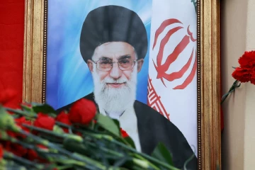 அலி காமெனி உடல் நல்லடக்கம் செய்யப்படவில்லை ; மொஜ்தபா காமெனி எங்கே!