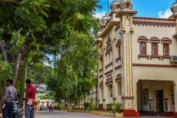 யாழ். பல்கலைக்குள் நுழையத்தடை!  சிரேஷ்ட மாணவனுக்கு ஏற்பட்ட நிலை