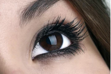 வீட்டிலிருந்தப்படி ஆளை மயக்கும் கருப்பு நிற கண் மை! இந்த பொருள் மட்டும் சேர்த்து செய்ங்க..