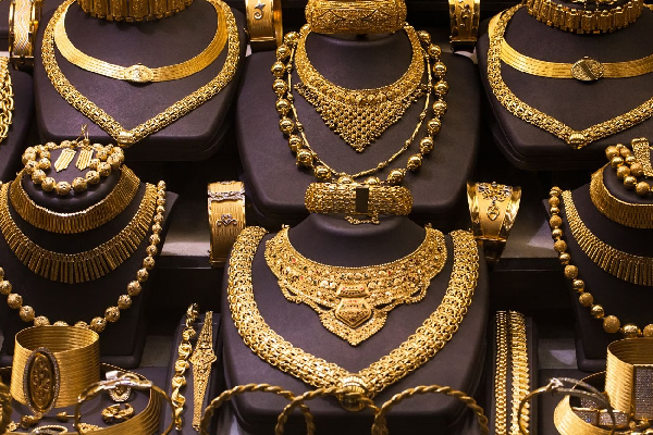 தொடர்ந்து ஷாக் கொடுக்கும் தங்கம் விலை; இன்று எவ்வளவு தெரியுமா! | Gold Prices Are Soaring Srilanka Today Price