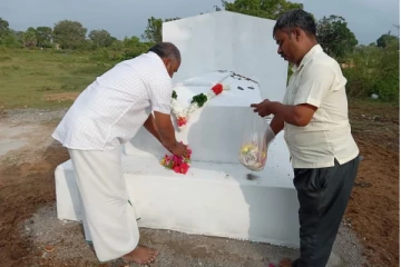 மாமனிதர் சிவனேசன் வித்துடல் புதைக்கப்பட்ட இடத்தில் கஜேந்திரன் அஞ்சலி (Photos)