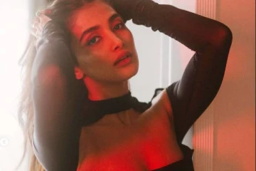 மயக்கும் போஸில் இப்படியொரு புகைப்படம்!! நடிகை பூஜா ஹெக்டே பதிவிட்ட புகைப்படம்