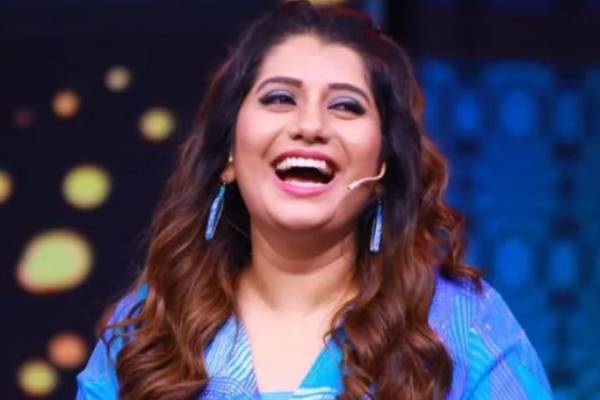 தொகுப்பாளினி பிரியங்காவின் அப்பாவை பார்த்துள்ளீர்களா?- இதுவரை பார்த்திராத புகைப்படம் | Priyanka Deshpande Dad Photo Unseen