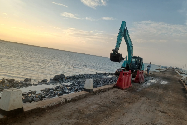 யாழ்ப்பாணம் குறிகாட்டுவான் இறங்குதுறை துரிதகதியில் புனரமைப்பு! | Jaffna Kurikadduwan Jetty Road Reconstruction