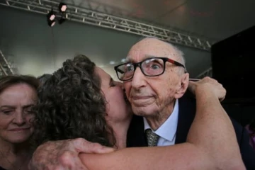 ஒரே நிறுவனத்தில் 84 ஆண்டுகள் வேலை செய்து கின்னஸ் புத்தகத்தில் இடம்பிடித்த முதியவர்