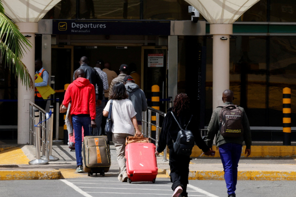 வெளிநாடொன்றில் விமான நிலைய ஊழியர்கள் வேலைநிறுத்தம்! பயணிகள் கடும் அசௌகரியம் | Worker Strike Kenya Passengers Inconvenience