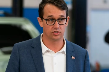 கனடாவில், அமைச்சுப் பதவியை துறந்து தனியார் துறையில் இணைந்த தொழில் அமைச்சர்