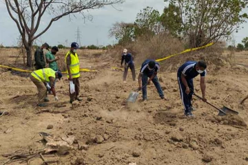 முள்ளிவாய்க்காலில் நிலத்திலிருந்து மீட்கப்பட்ட முக்கிய பொருட்கள்