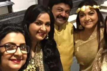80களில் கொடிக்கட்டி பறந்த நடிகைகள்! செல்ஃபி எடுத்து அசத்திய பாக்யராஜ் மனைவி!..