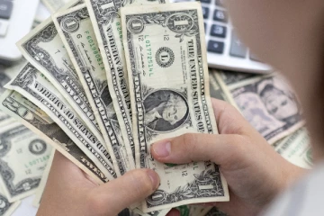 අද ඩොලරයට ලැබුණ විශේෂ වටිනාකම.. (PHOTO)