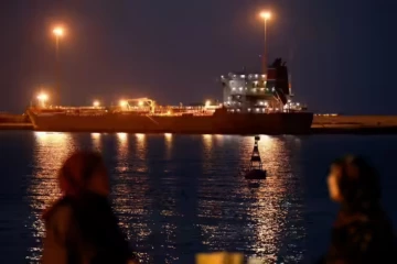 ඉරානෙන් බහරේනයට ප්‍රහාර - මුහුදු ගමන් සියල්ල තහනම්