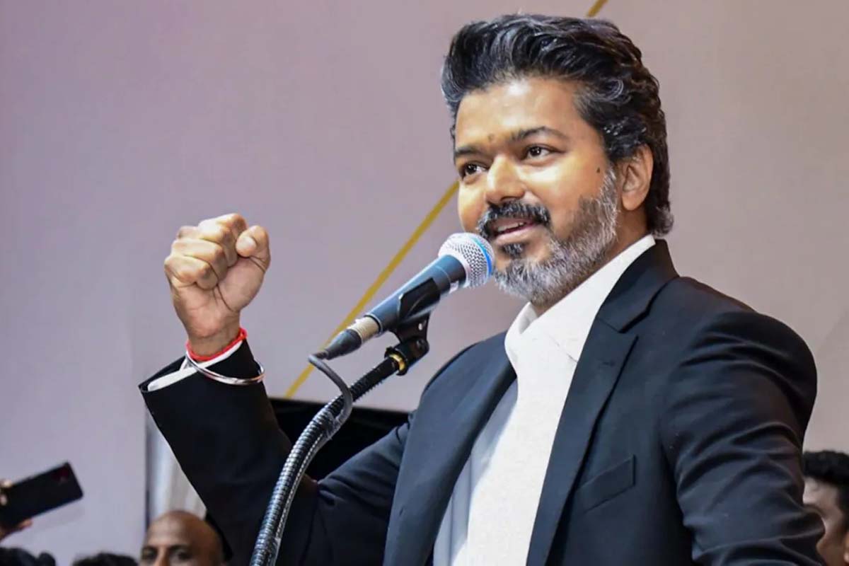 பட்டு வேட்டி சட்டையுடன் தலைமை செயலகத்தில் முதல்வர் விஜய்... திடீர் மாற்றத்திற்கு காரணம் என்ன? | Cm Vijay Change His Dress Code Silk Veshti Reason