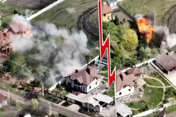 ரஷ்ய போர் வாகனங்களை தாக்கும் உக்ரைனின் ட்ரோன்: வெளியான காணொளி (Video)