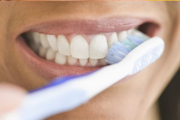 பற் தூரிகையை தேர்ந்தெடுக்கும் முறை | How To Choose A Toothbrush