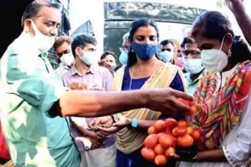 எந்த ஊர் இது? - ஒரு கிலோ தக்காளி ரூ.25 மட்டுமே - கூட்டம் கூட்டமாக அள்ளி சென்ற மக்கள்