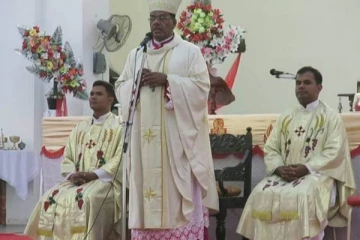 நாடளாவிய ரீதியில் நடைபெற்ற உயிர்த்த ஞாயிறு தின வழிபாடுகள் (Photos)