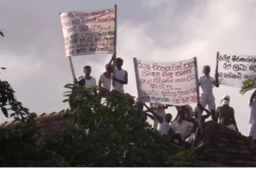 மஹர மற்றும் வெலிக்கடை சிறைச்சாலைகளில் கைதிகள் போராட்டம்