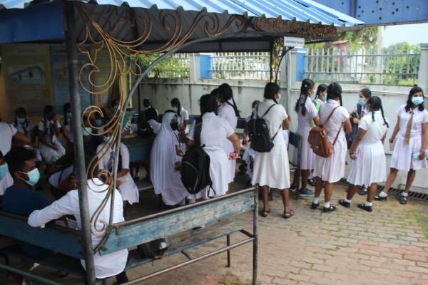 யாழ் பாடசாலையில் சர்ச்சை ; ஒரு தசாப்தமாக வரலாறு பாட ஆசிரியர் இல்லை | Jaffna School No History Teacher For A Decade யாழ் பாடசாலையில் சர்ச்சை ; ஒரு தசாப்தமாக வரலாறு பாட ஆசிரியர் இல்லை | Jaffna School No History Teacher For A Decade