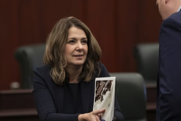 கனடாவில் ஆசிரியர்களுக்கு அரசாங்கம் பிறப்பித்த உத்தரவு | Alberta Government Set To Table Legislation கனடாவில் ஆசிரியர்களுக்கு அரசாங்கம் பிறப்பித்த உத்தரவு | Alberta Government Set To Table Legislation