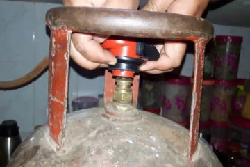 கேஸ் சிலிண்டரை பாதுகாப்பாக கையாள்வது எப்படி?