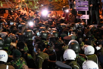 ராஜபக்சர்களுக்கு எதிரான மக்கள் எழுச்சி - குடும்ப ஆட்சிக்கான வீழ்ச்சி ஆரம்பம் (Photos)