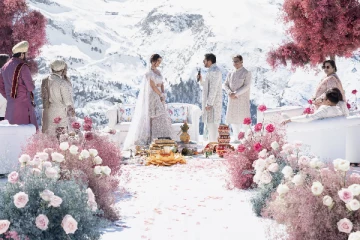 சுவிட்சர்லாந்தில் பனி சிகரத்தில் நடந்த திருமாணம் ; வைரலாகும் புகைப்படும்