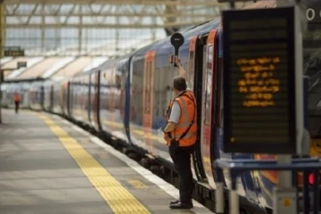 இங்கிலாந்தில் மீண்டும் வேலை நிறுத்தத்திற்கு தயாராகும் தொடருந்து ஊழியர்கள் - உலக செய்திகள்(Video)