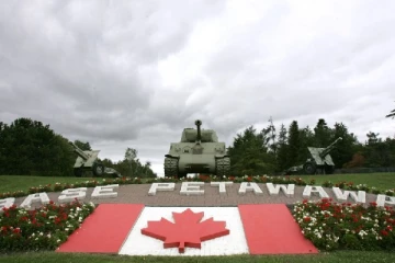 கனடாவில் ஹெலிகொப்டர் விபத்தில் காணாமல் போன விமானப் படையினர்