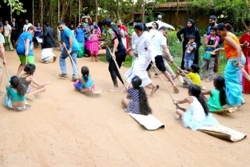 காதலிக்கு பாலூட்டிய கணவனை வீட்டைவிட்டு துரத்திய மனைவி; இலங்கையில் சம்பவம்