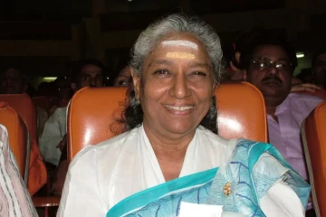 முழு அரசு மரியாதையுடன் பாடகி எஸ்.ஜானகி உடல் அடக்கம்: கர்நாடக அரசு