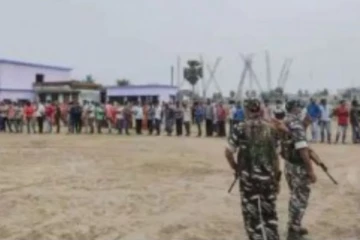 வாக்கு சாவடியில் 4 பேர் சுட்டுக்கொலை: மேற்கு வங்க தேர்தலில் பதற்றம்