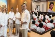 தாமதமாகும் பதவியேற்பு- விஜய் வீட்டில் அவசர ஆலோசனை கூட்டம்!
