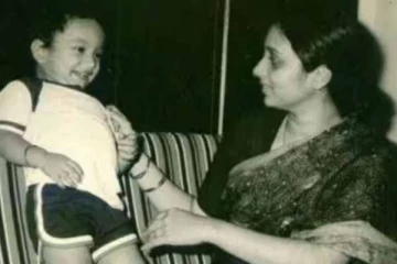 சிறுவயதில் தனது அம்மாவுடன் இருக்கும் இந்த நடிகர் யார் தெரியுமா?- நடிப்பு அரக்கன்