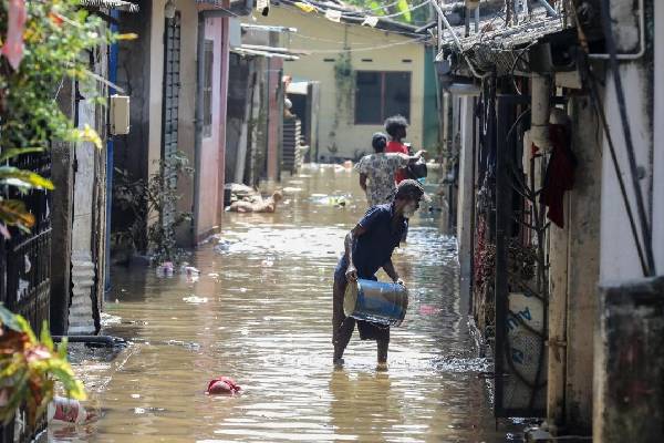 யாழ் பேரிடர் நிதியில் மோசடி ; உதய கம்மன்பில பகிரங்க குற்றச்சாட்டு | Fraud In Jaffna Financial Payments Gammanpila யாழ் பேரிடர் நிதியில் மோசடி ; உதய கம்மன்பில பகிரங்க குற்றச்சாட்டு | Fraud In Jaffna Financial Payments Gammanpila