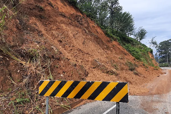 9 மாவட்டங்களுக்கு விடுக்கப்பட்ட மண்சரிவு அபாய முன்னெச்சரிக்கை நீடிப்பு | Extension Of Landslide Warning To 9 Districts