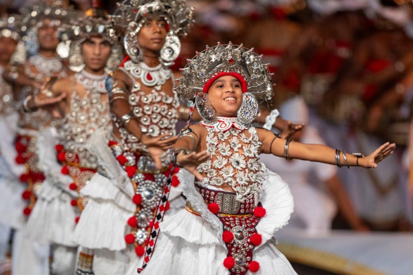 கண்டி எசல பெரஹெராவில் பங்கேற்ற ஜனாதிபதி அனுர | President Anura In The Kandy Esala Perahera கண்டி எசல பெரஹெராவில் பங்கேற்ற ஜனாதிபதி அனுர | President Anura In The Kandy Esala Perahera